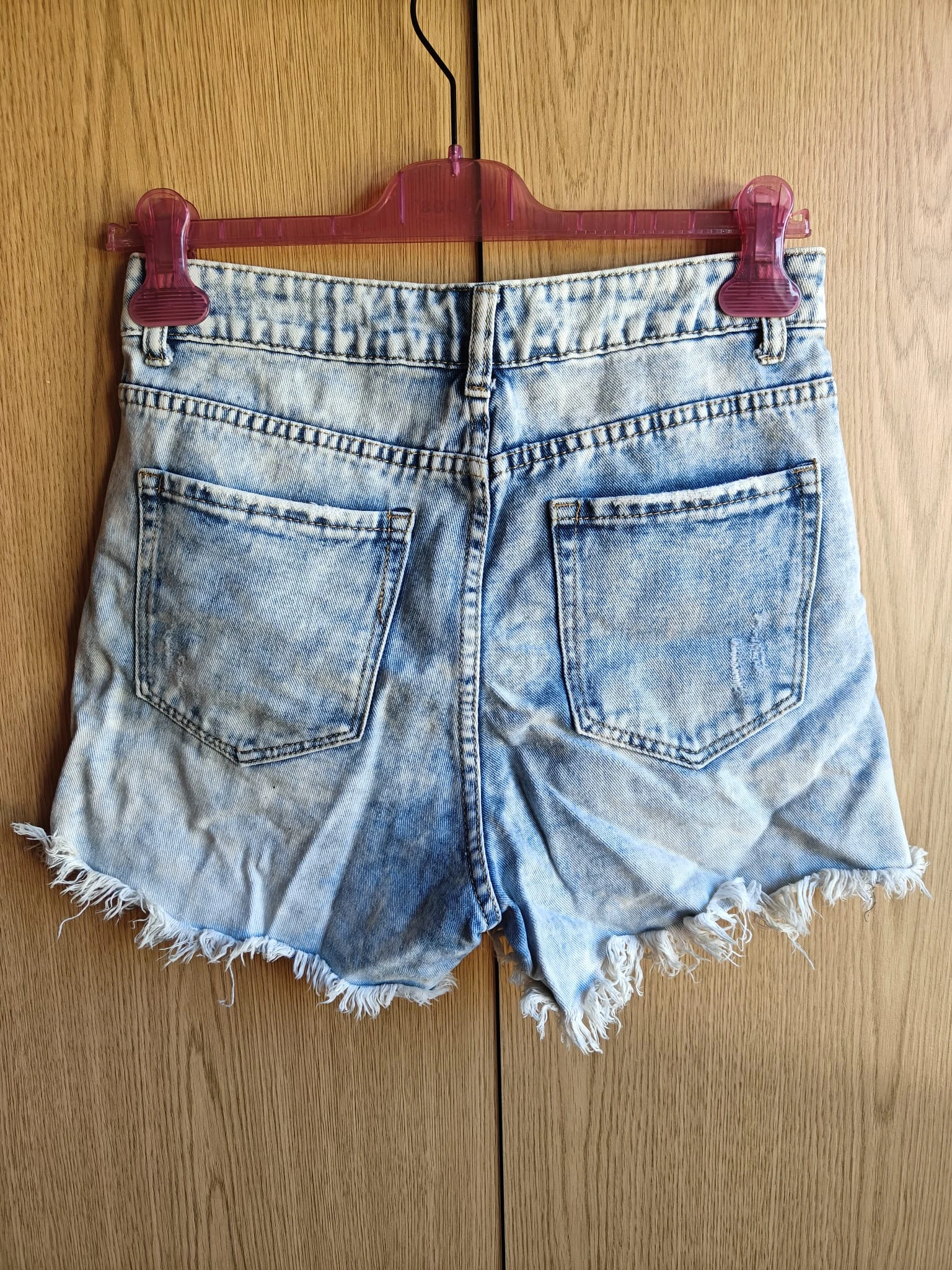Denim shorts with a modern and relaxed look – photo 4